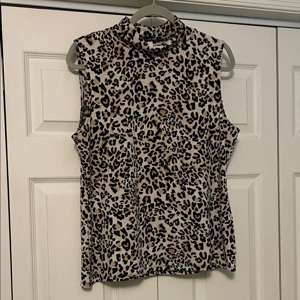 Riley & Rae Leopard Print Sleeveless Shirt